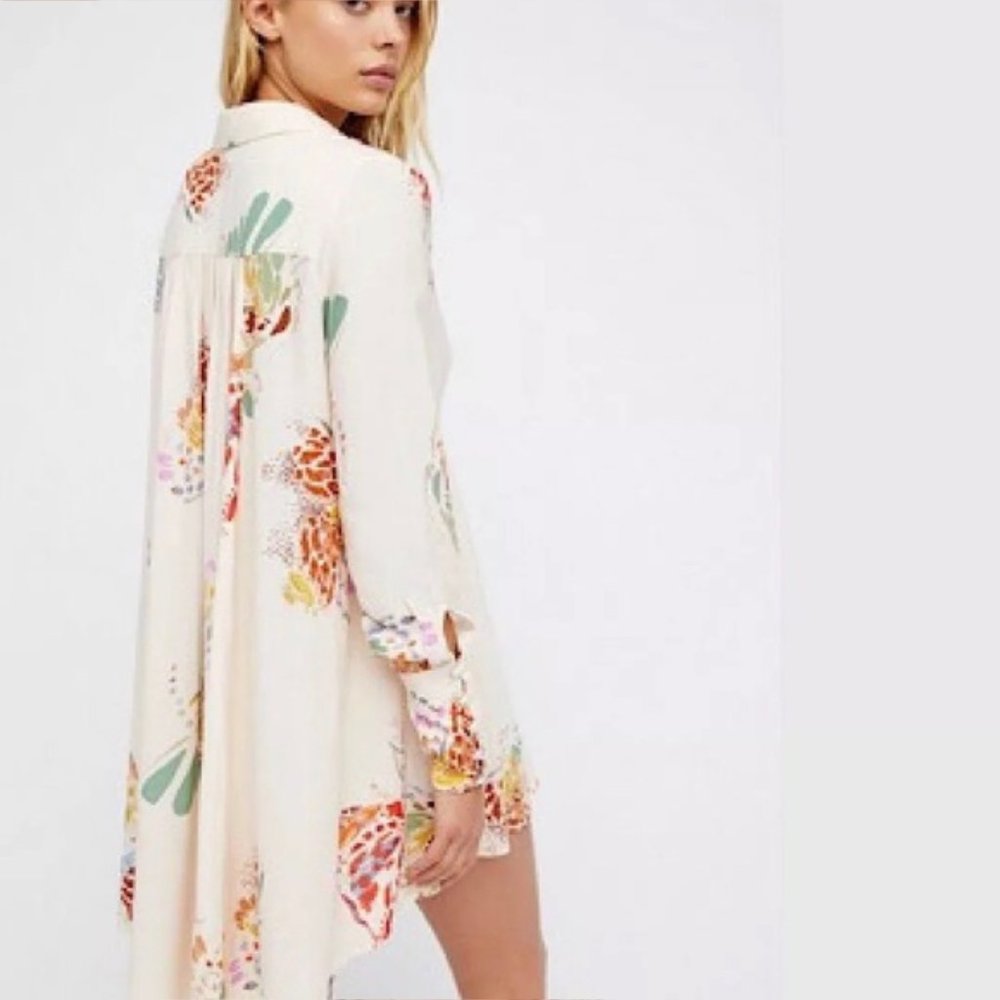 FREE PEOPLE Cream/TAN Field of Butterflies Patterned V-Neck Tunic Size XS